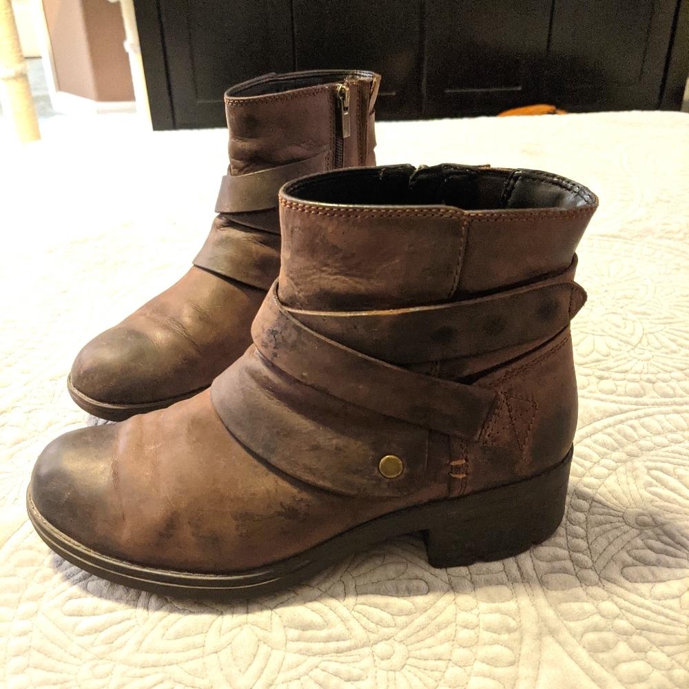 Clarks Leather Distressed Boot Sz 8.5